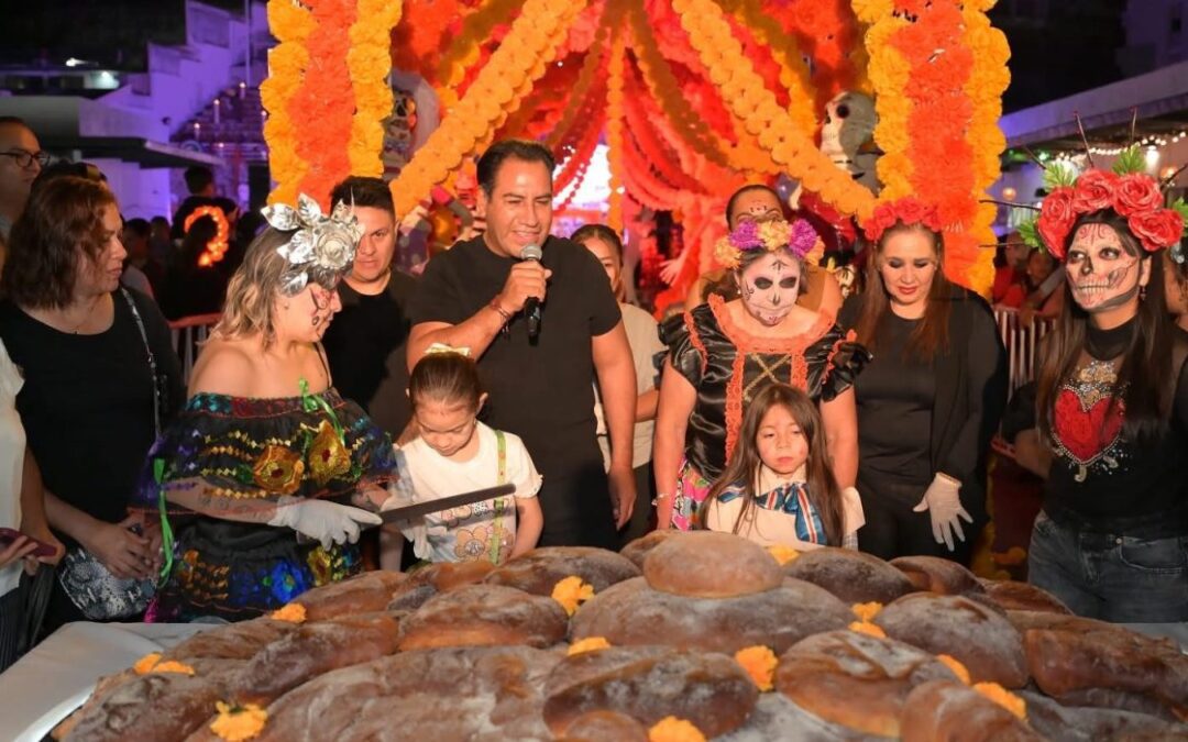 Eduardo Ramírez celebra el Día de Muertos en Tuxtla