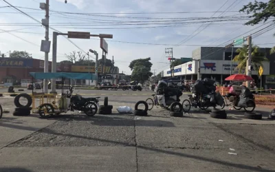 Recolectores bloquean parcialmente la Central Oriente en Tapachula