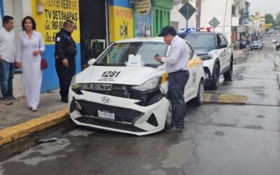 Choque entre taxis provoca caos vial en el centro de Tuxtla Gutiérrez