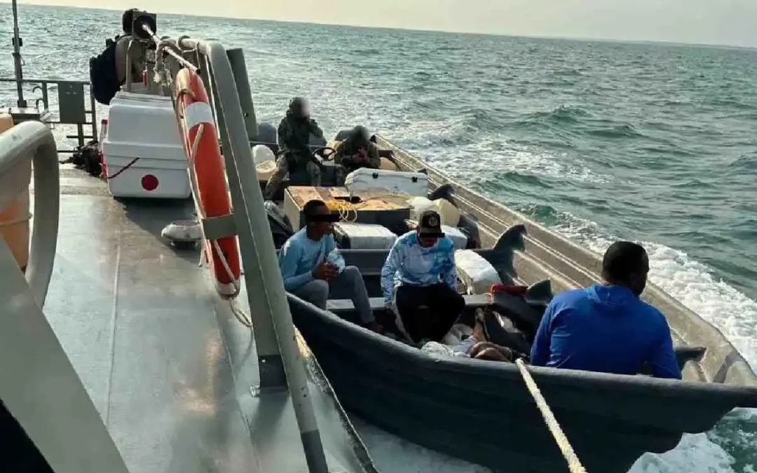 Aseguran embarcación con casi una tonelada de cocaína en Chiapas