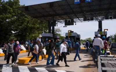 CNTE toma tres casetas de cobro en Chiapas en su segundo día de protestas
